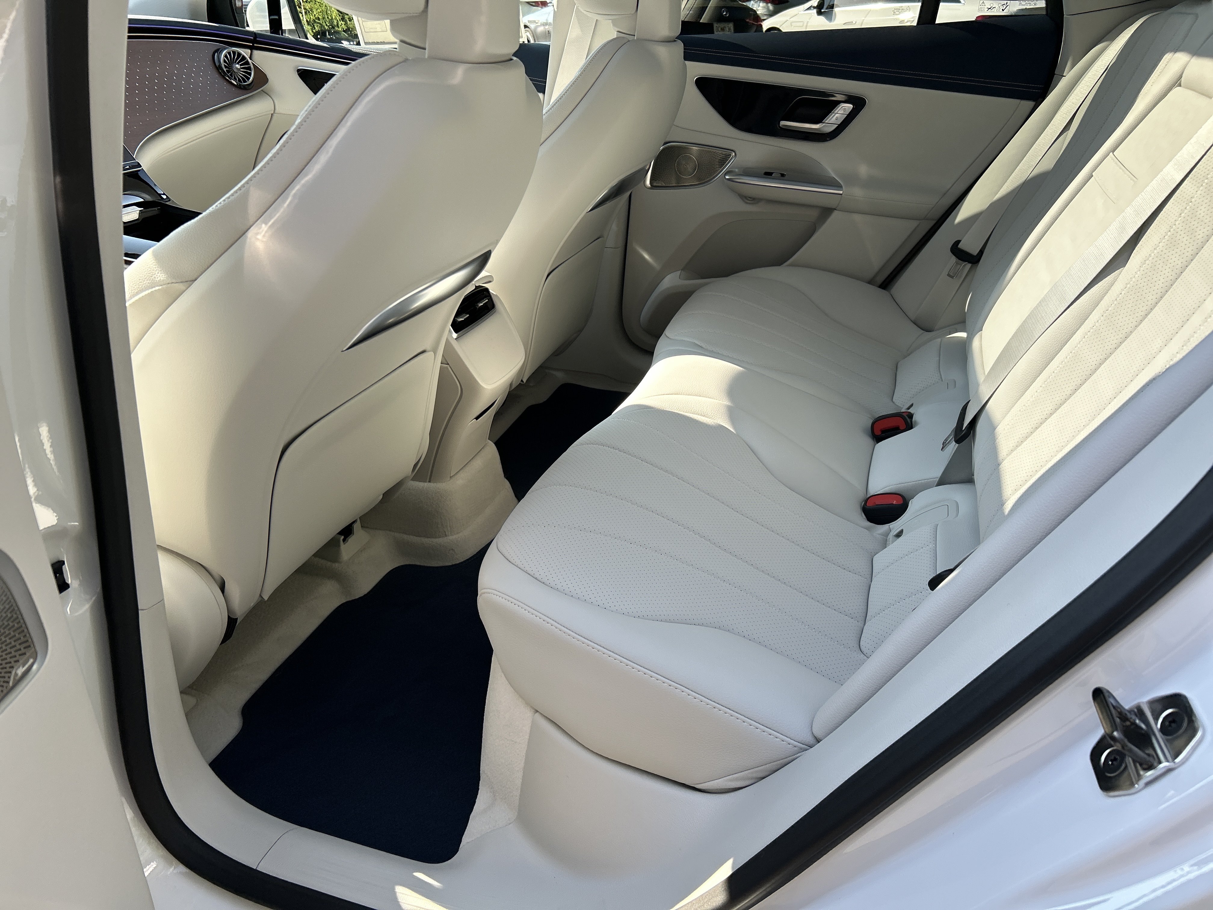 New 2026 Mercedes-Benz EQE 320 4MATIC SUV image 34