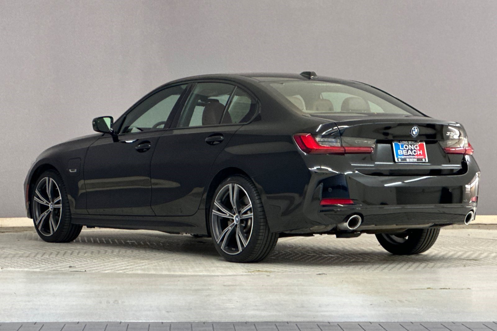Used 2023 BMW 330e w/ Driving Assistance Package RWD image 3