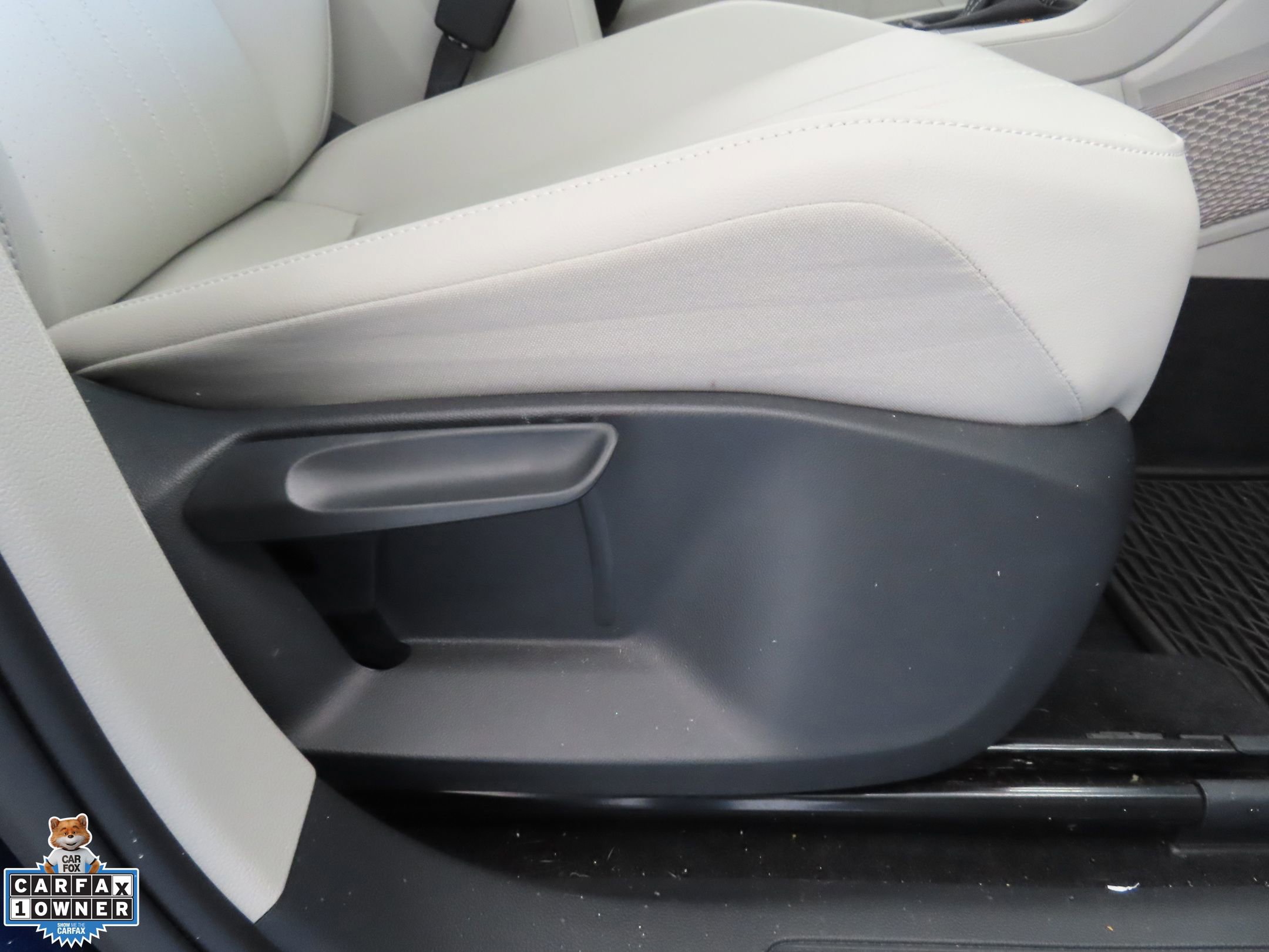 Certified 2024 Volkswagen Tiguan SE FWD image 27