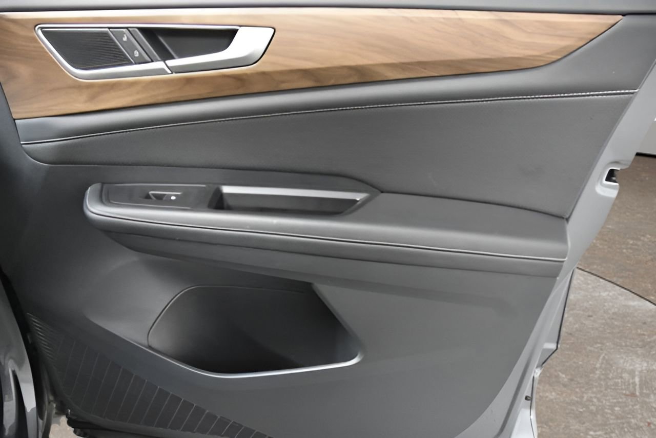 Used 2025 Volkswagen Atlas SE image 14