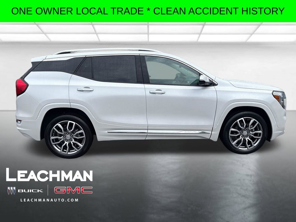 Used 2024 GMC Terrain Denali w/ Denali Premium Package AWD/4WD image 2