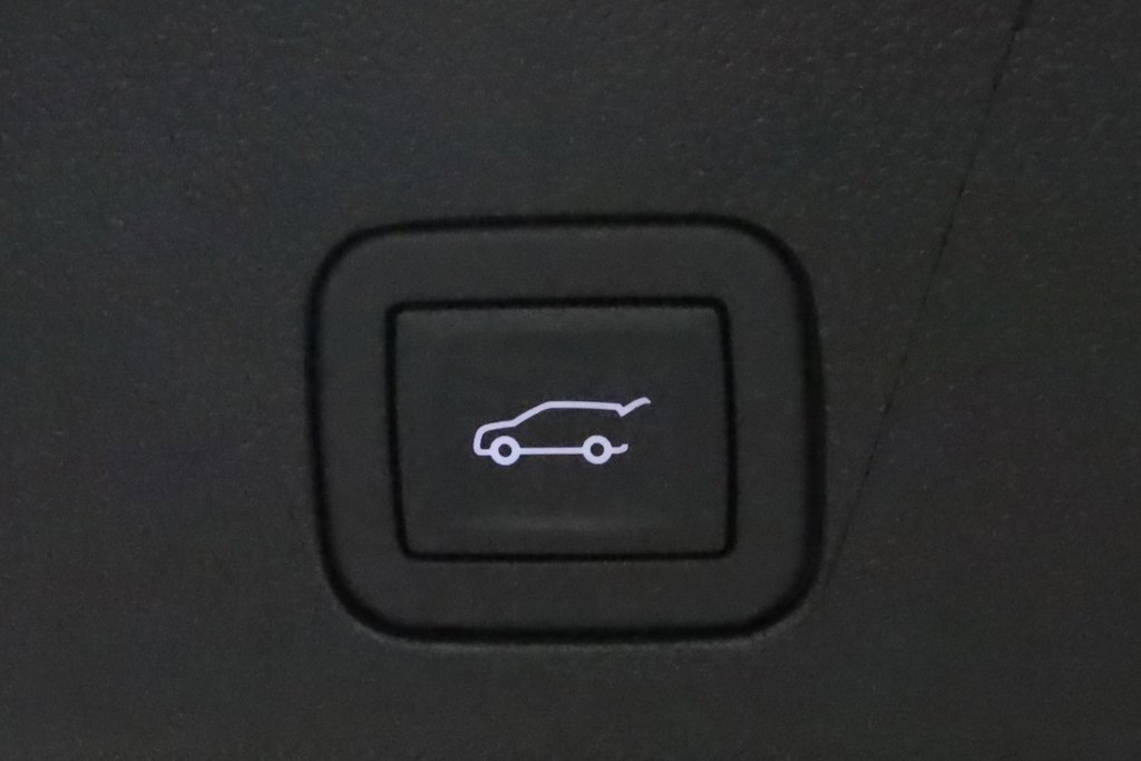 Used 2025 GMC Yukon Denali Ultimate image 8