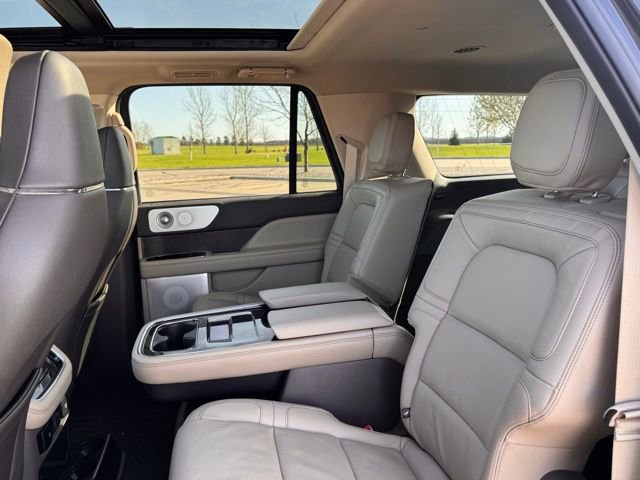 Used 2022 Lincoln Navigator L Reserve AWD/4WD image 30