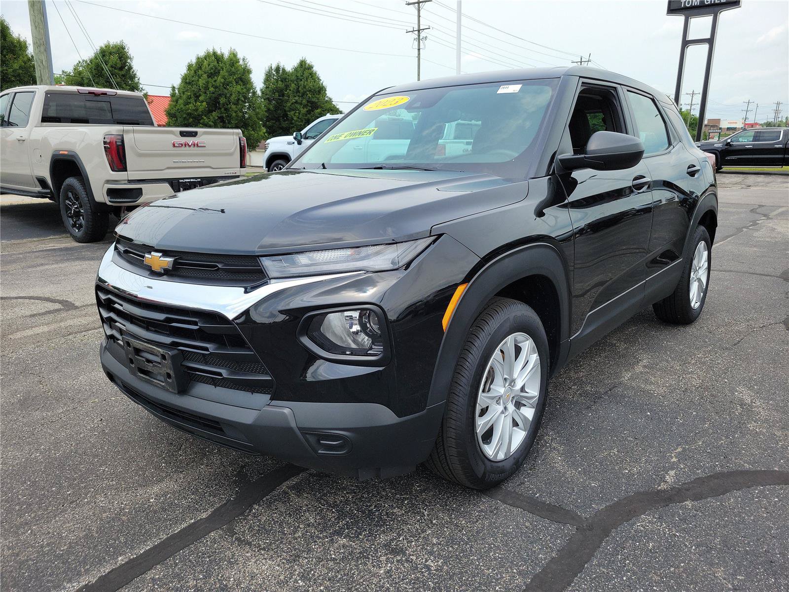 Used 2023 Chevrolet TrailBlazer LS FWD image 2