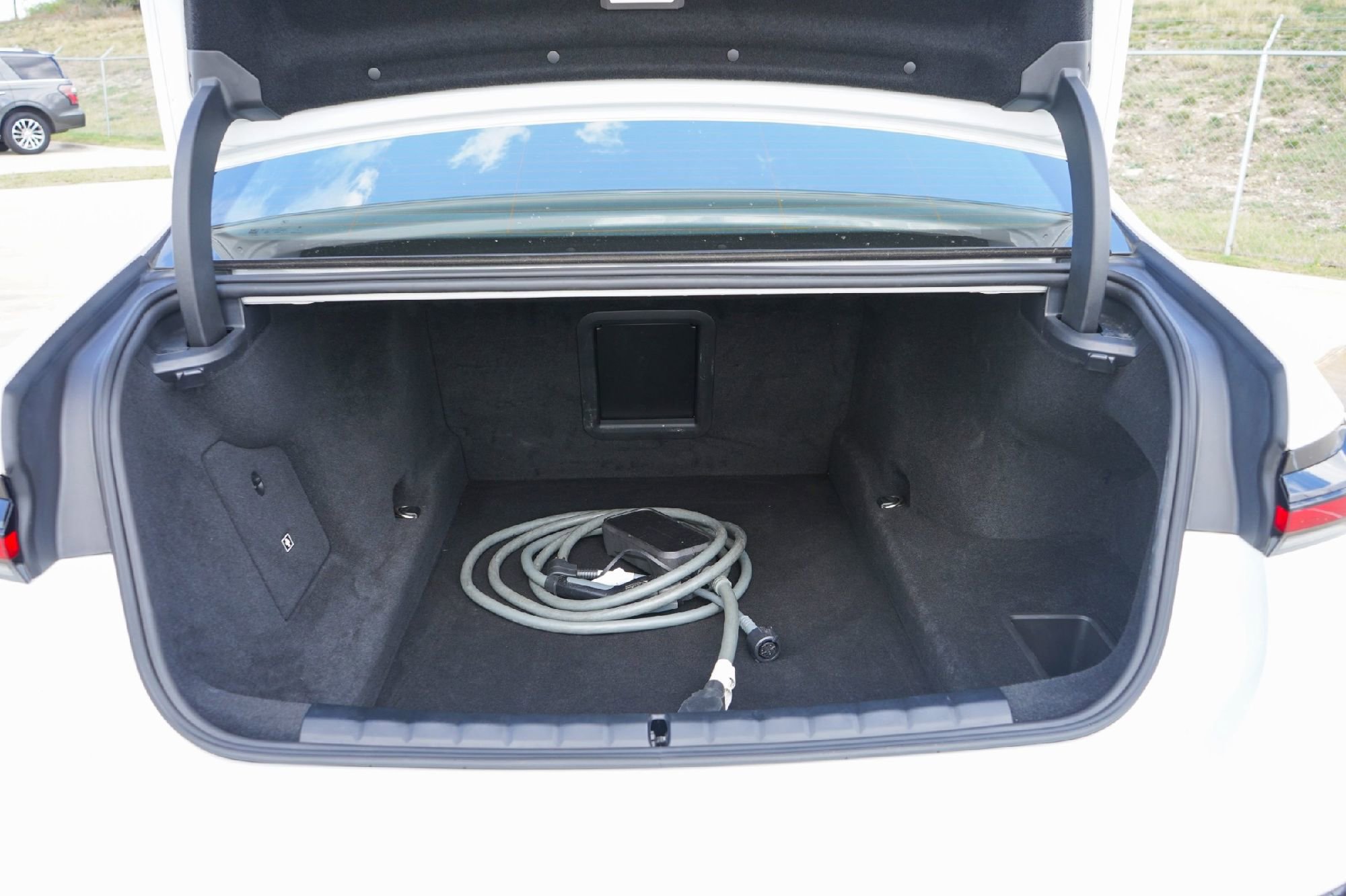 Used 2024 BMW 750e xDrive w/ Executive Package image 23