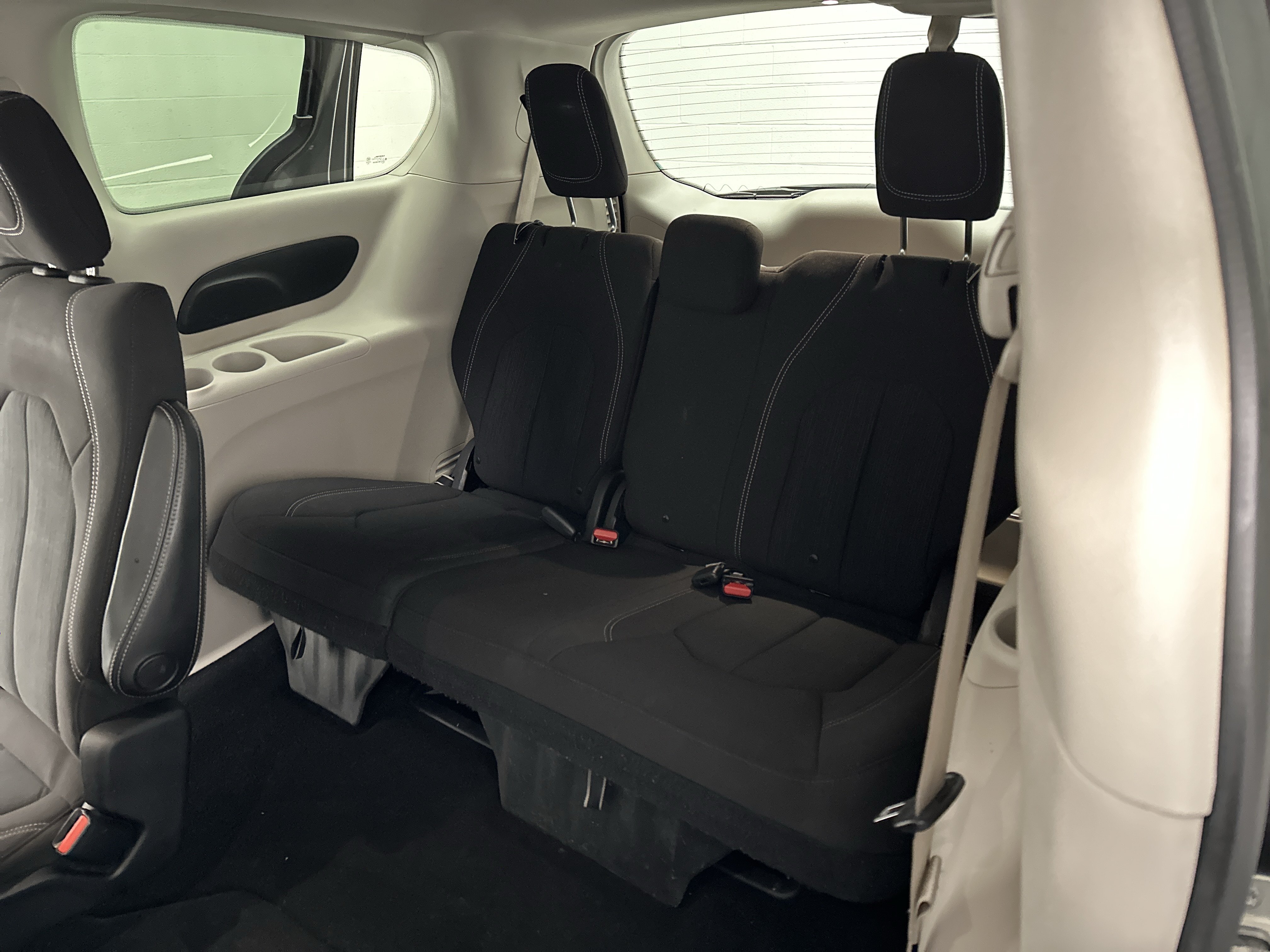 Used 2021 Chrysler Voyager LX FWD image 22