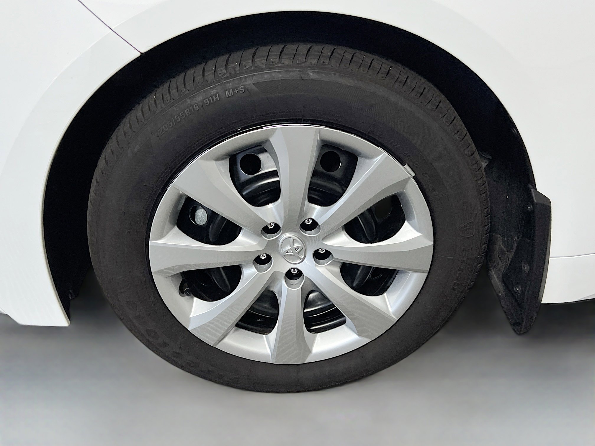 Used 2025 Toyota Corolla LE FWD image 14