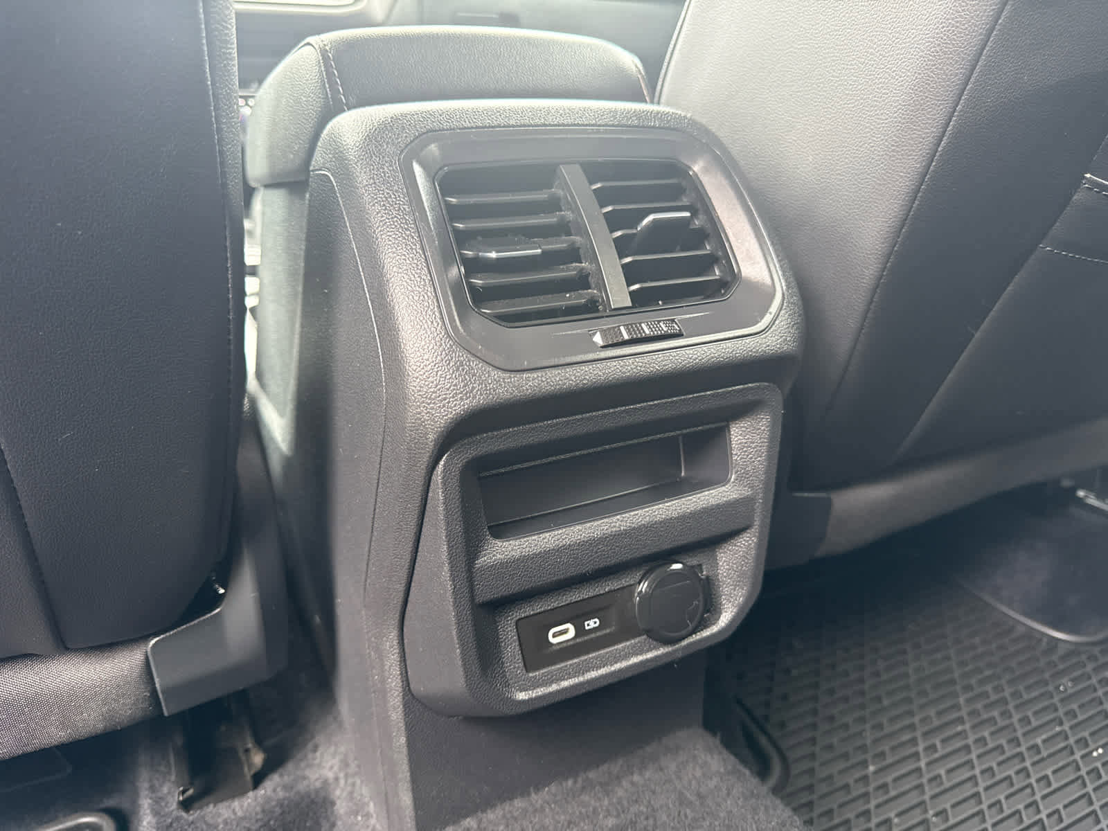 Used 2022 Volkswagen Tiguan SE image 26