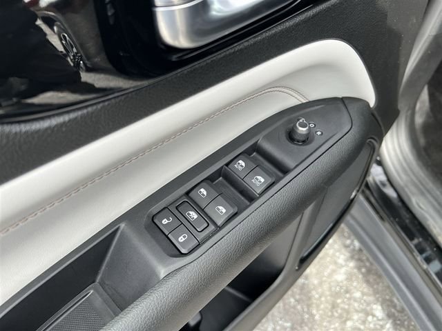 Used 2022 Jeep Compass Limited image 20