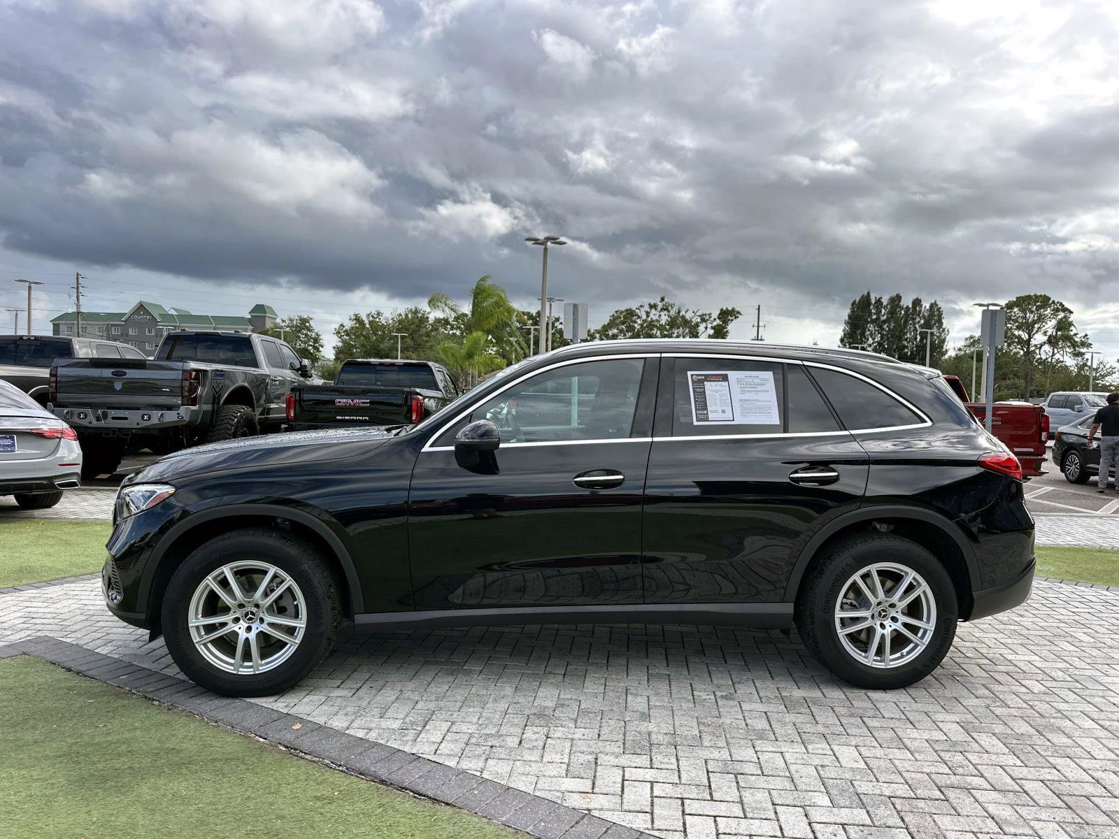 Used 2025 Mercedes-Benz GLC 300 image 6
