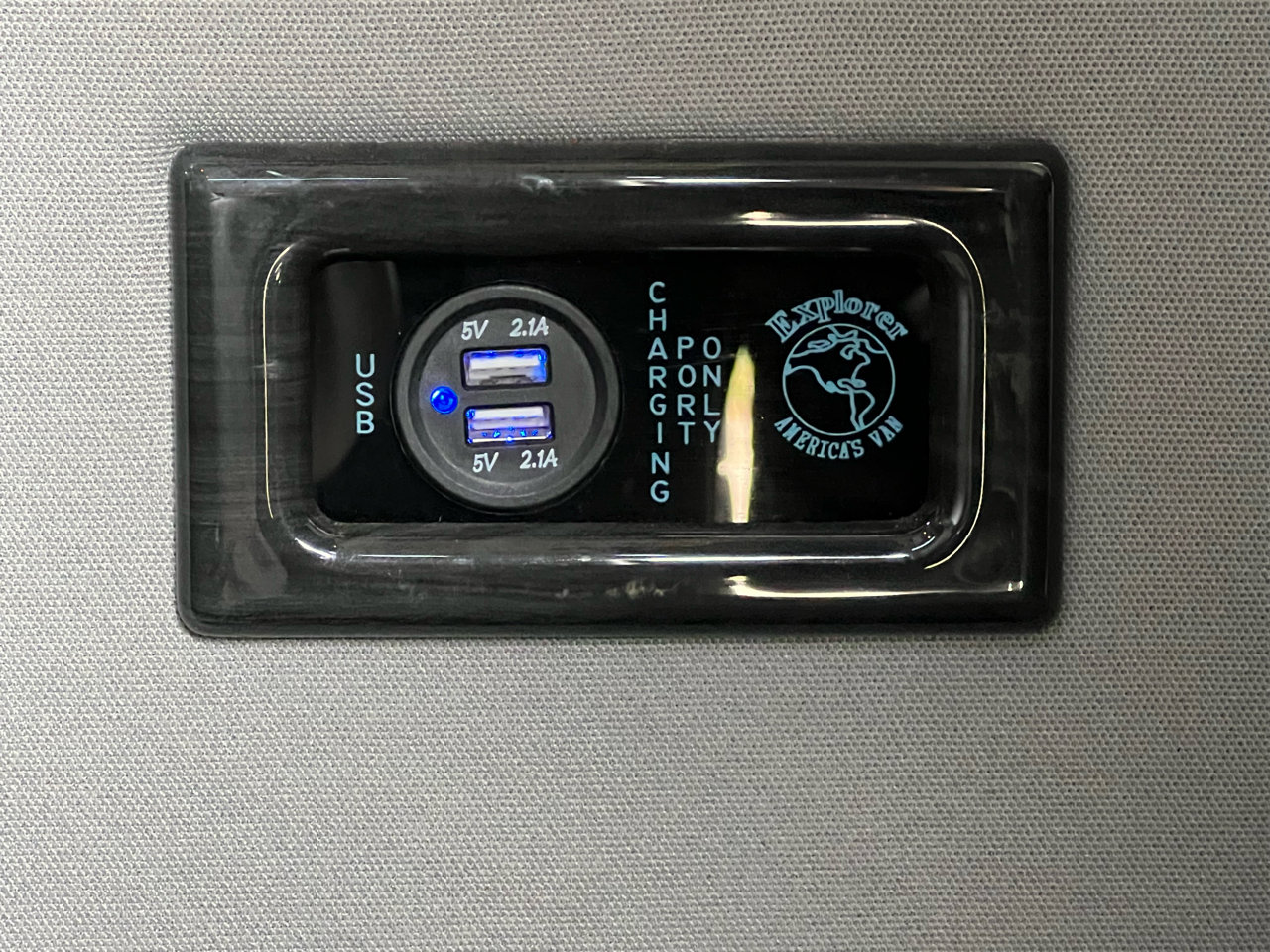 Used 2018 Chevrolet Express 2500 w/ Enhanced Convenience Package image 57