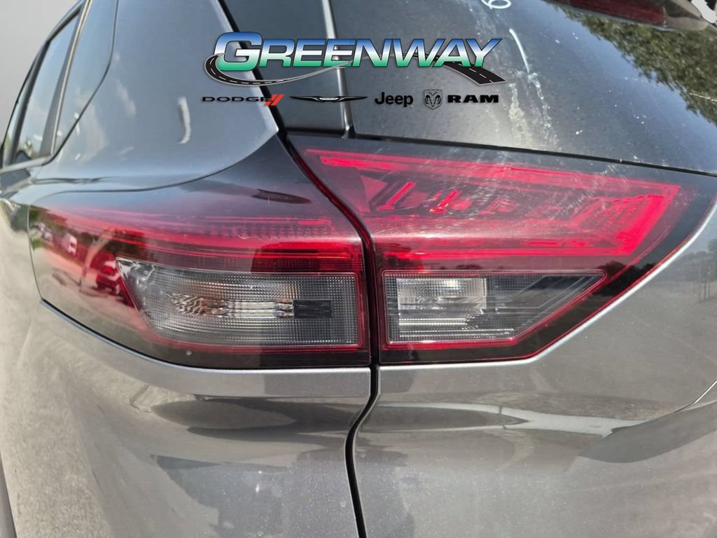 Used 2024 Nissan Rogue SV AWD/4WD image 30