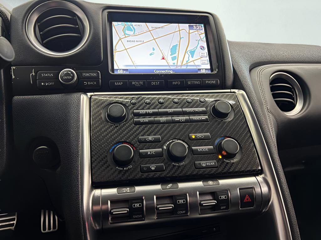 Used 2011 Nissan GT-R Premium image 57