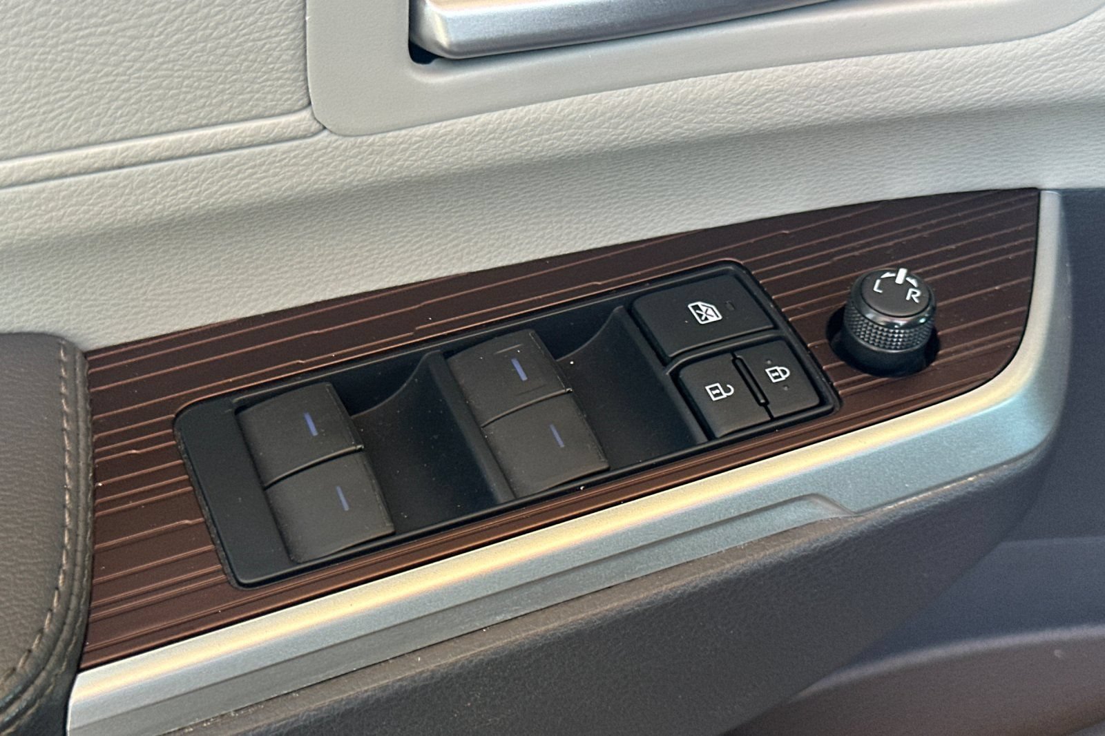 Certified 2022 Toyota Sienna XLE w/ XLE Plus Package FWD image 14
