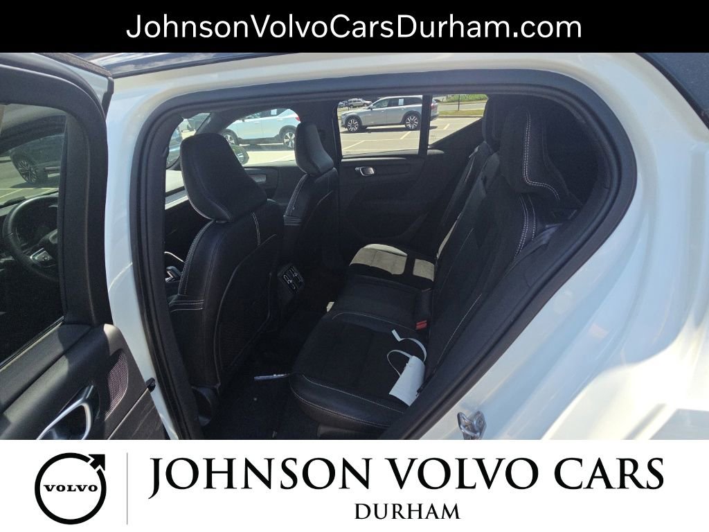 Used 2021 Volvo XC40 T4 R-Design w/ Advanced Package FWD image 12