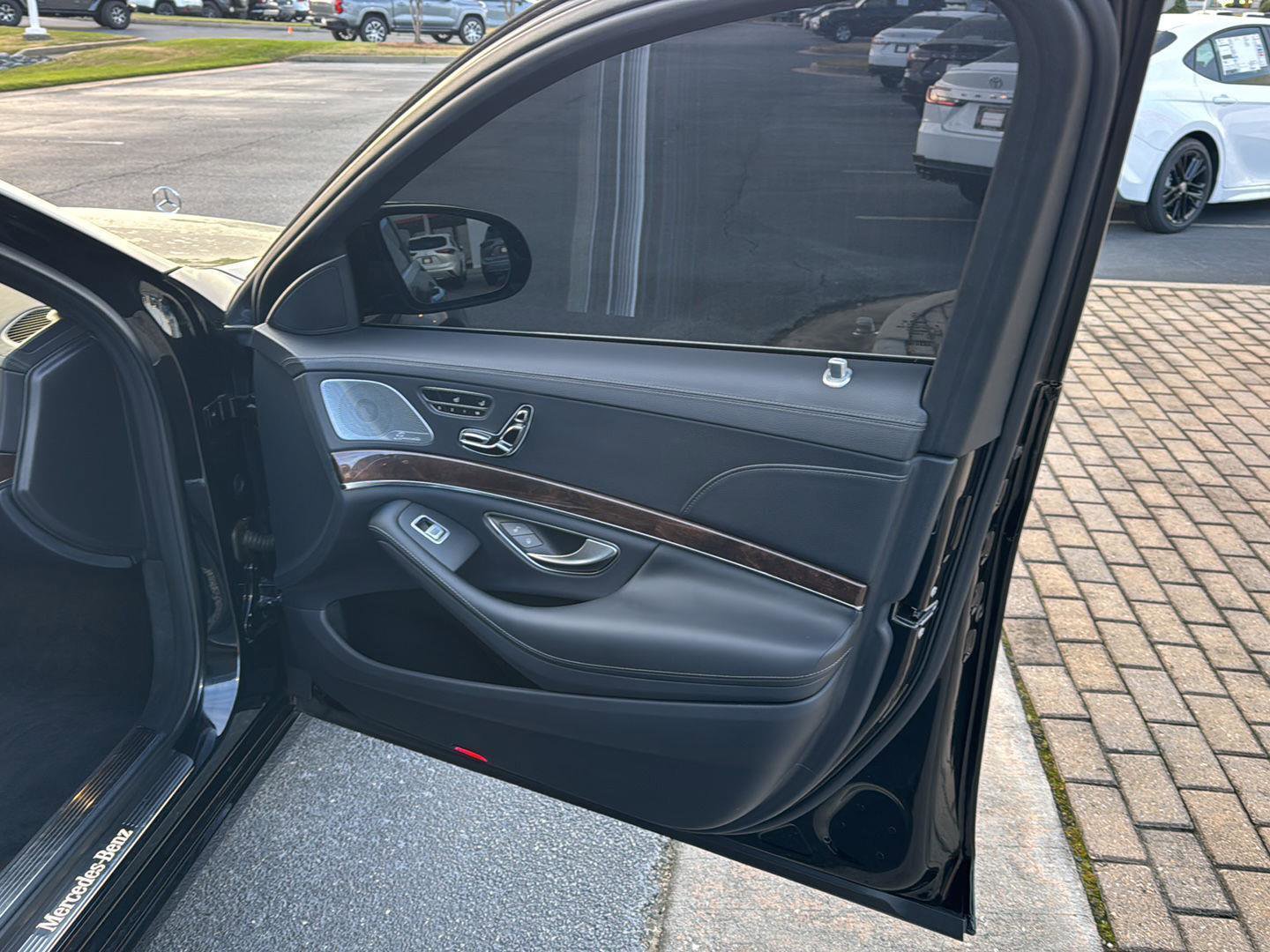 Used 2018 Mercedes-Benz S 560 Sedan image 12