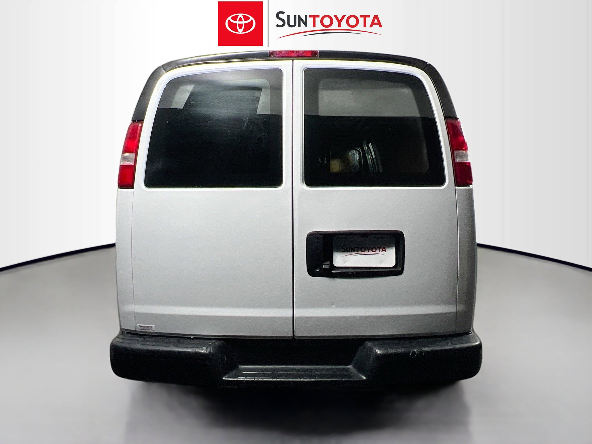 Used 2021 Chevrolet Express 2500 Extended w/ Communications Package image 5