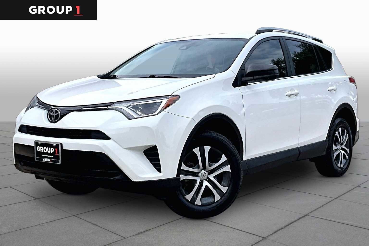 Used 2017 Toyota RAV4 LE FWD video 1