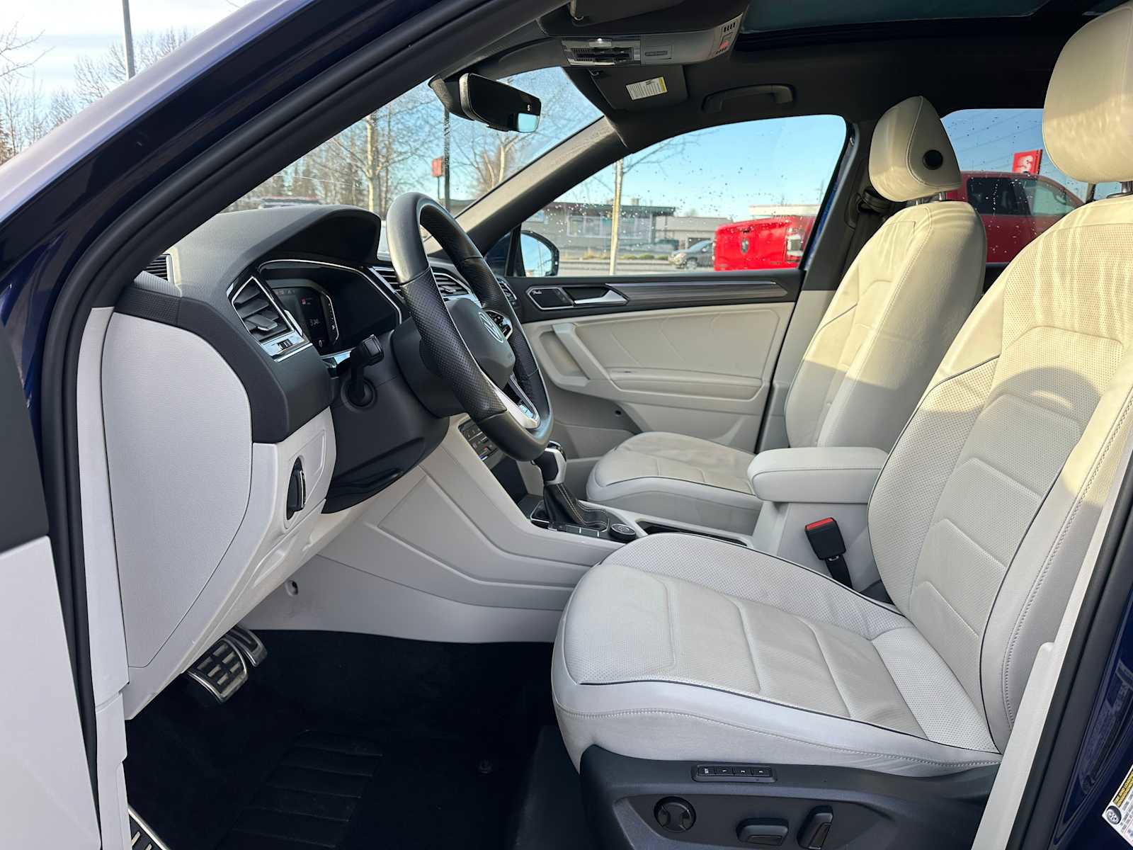 Used 2022 Volkswagen Tiguan SEL R-Line image 20