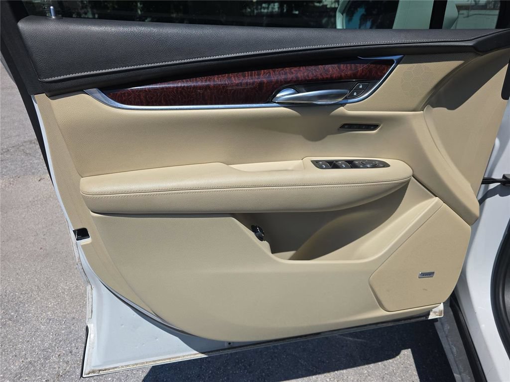 Used 2018 Cadillac XT5 Premium Luxury w/ Driver Assist Package FWD image 13