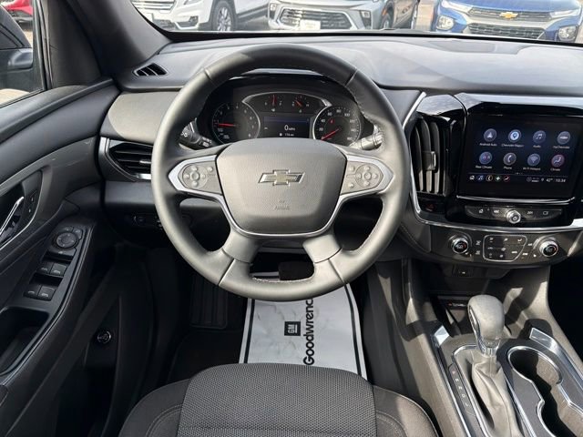 Used 2023 Chevrolet Traverse LT w/ Midnight/Sport Edition image 17