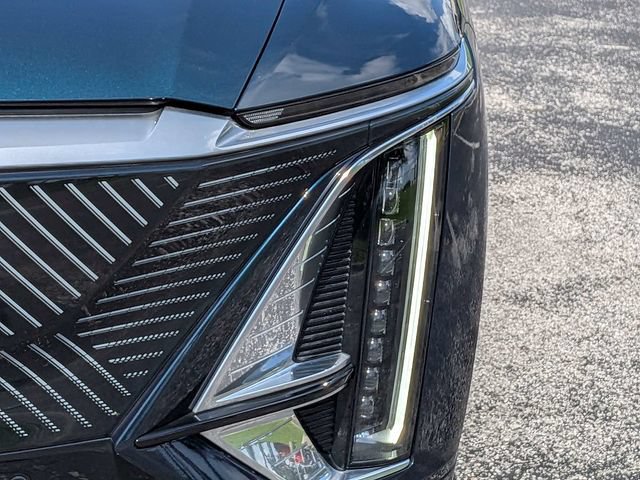 Certified 2024 Cadillac Lyriq Luxury AWD/4WD image 9