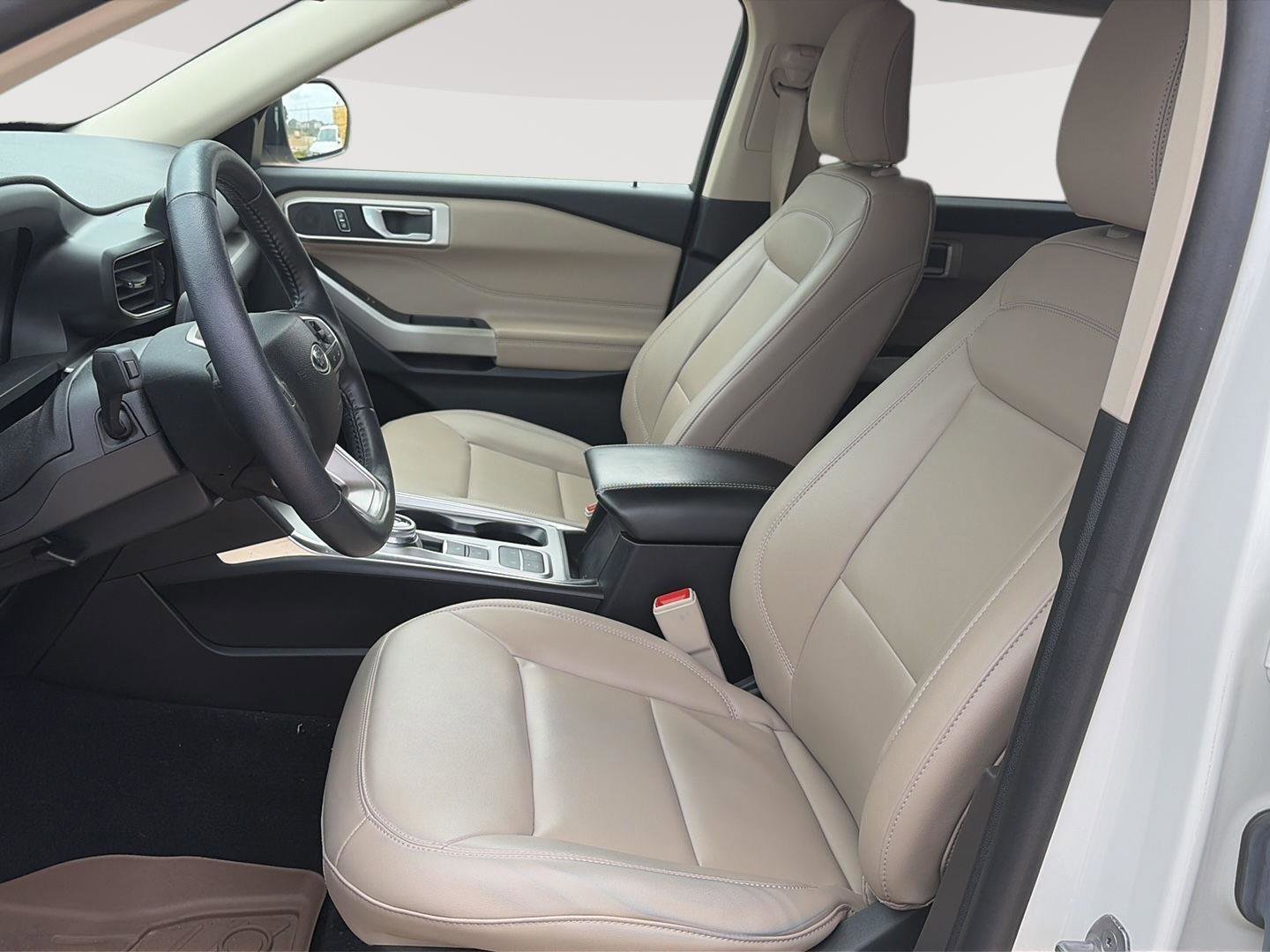 Used 2023 Ford Explorer XLT w/ Equipment Group 202A image 8