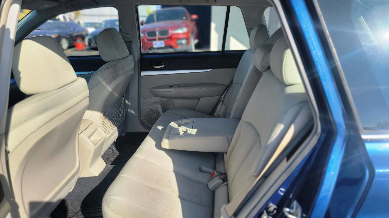 Used 2010 Subaru Outback 2.5i image 10