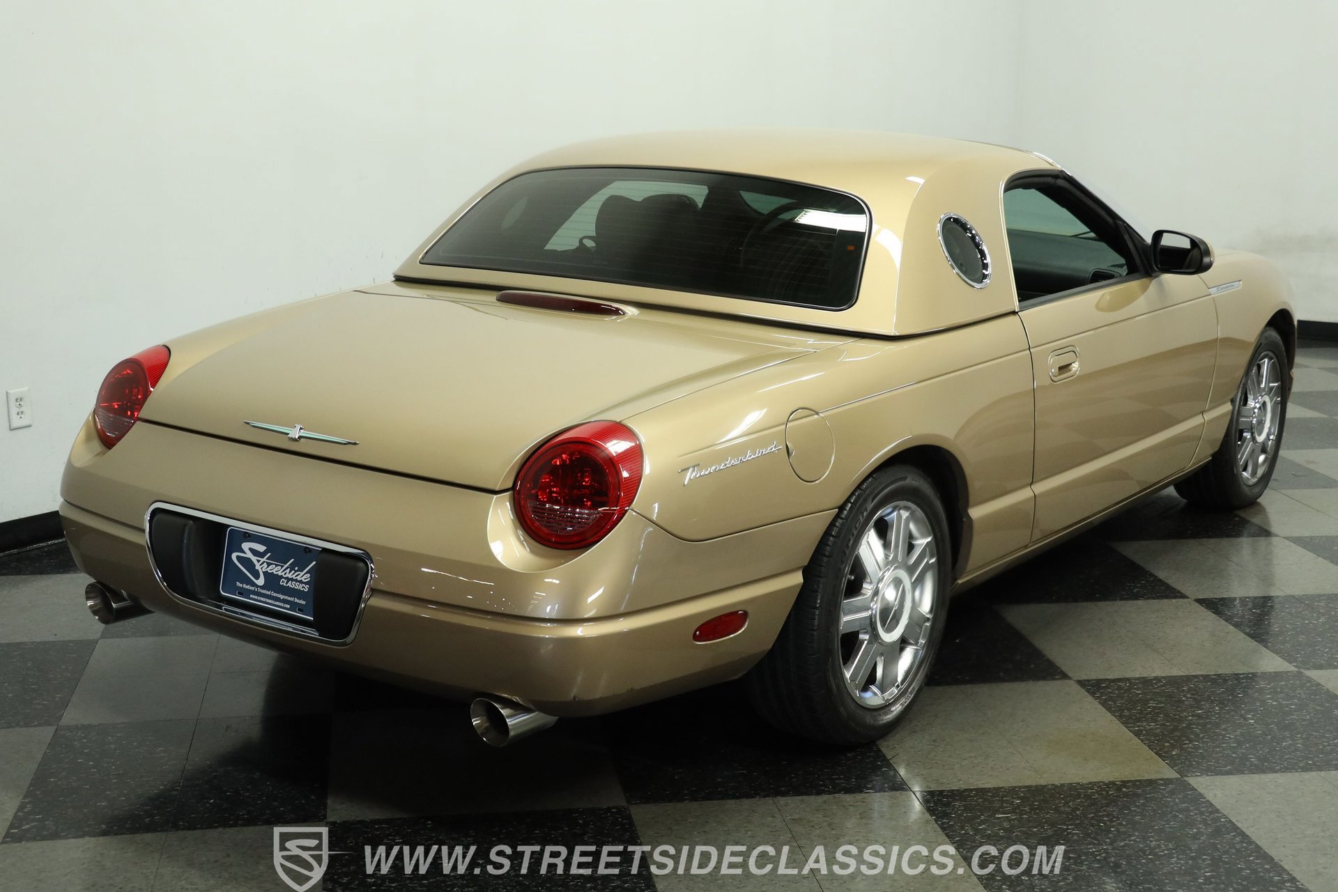 Used 2005 Ford Thunderbird RWD image 10