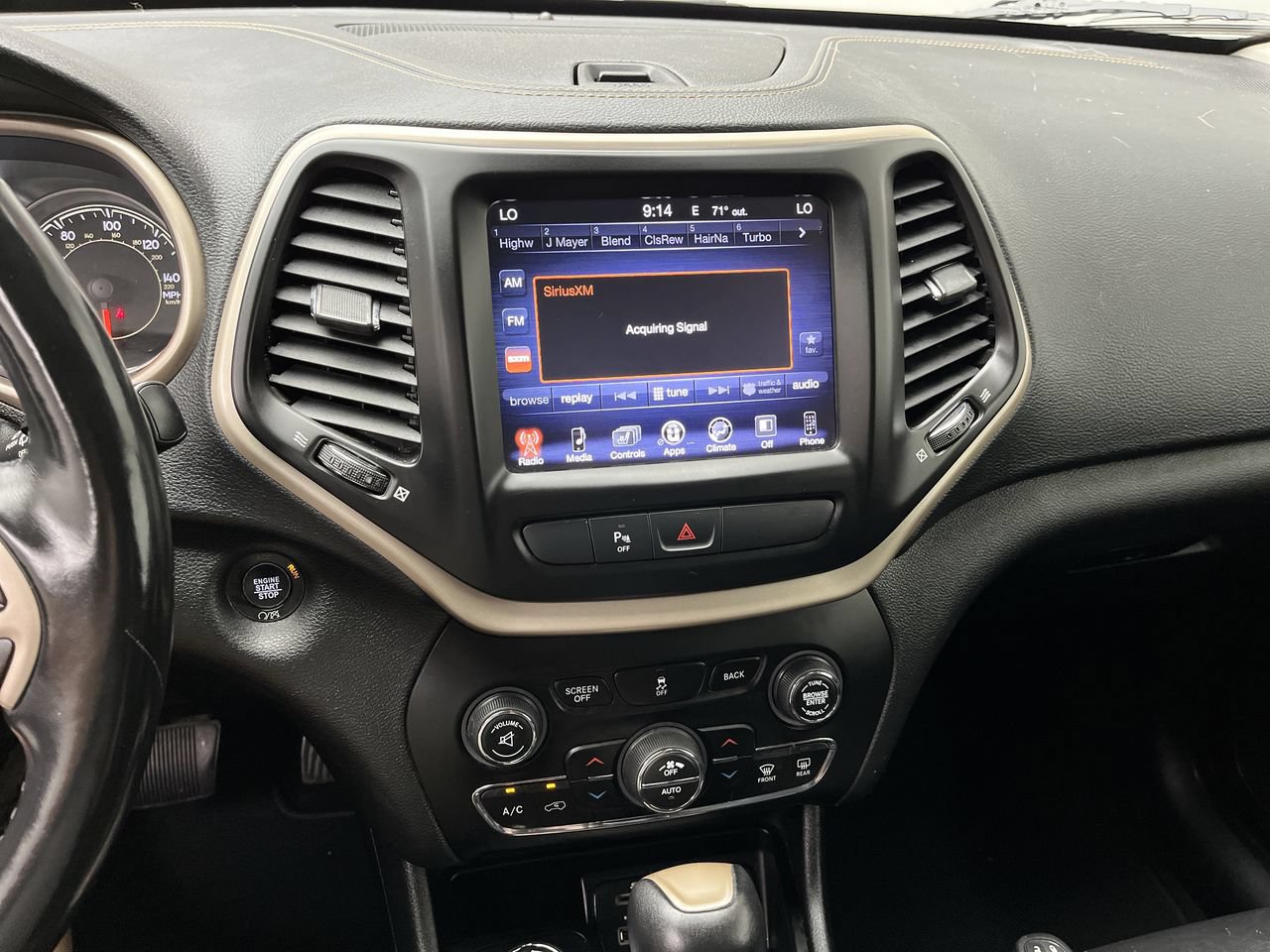 Used 2018 Jeep Cherokee Limited AWD/4WD image 16