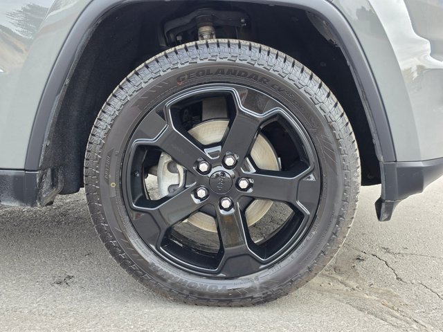 Used 2019 Jeep Grand Cherokee Laredo AWD/4WD image 9