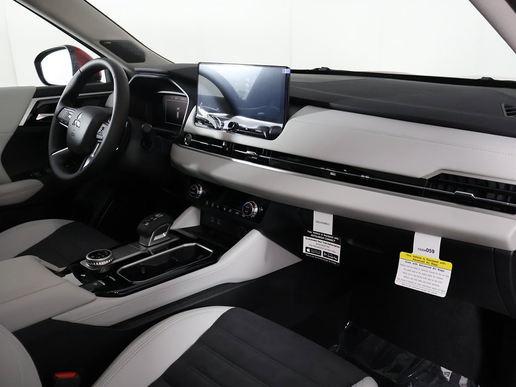 New 2025 Mitsubishi Outlander SE image 31