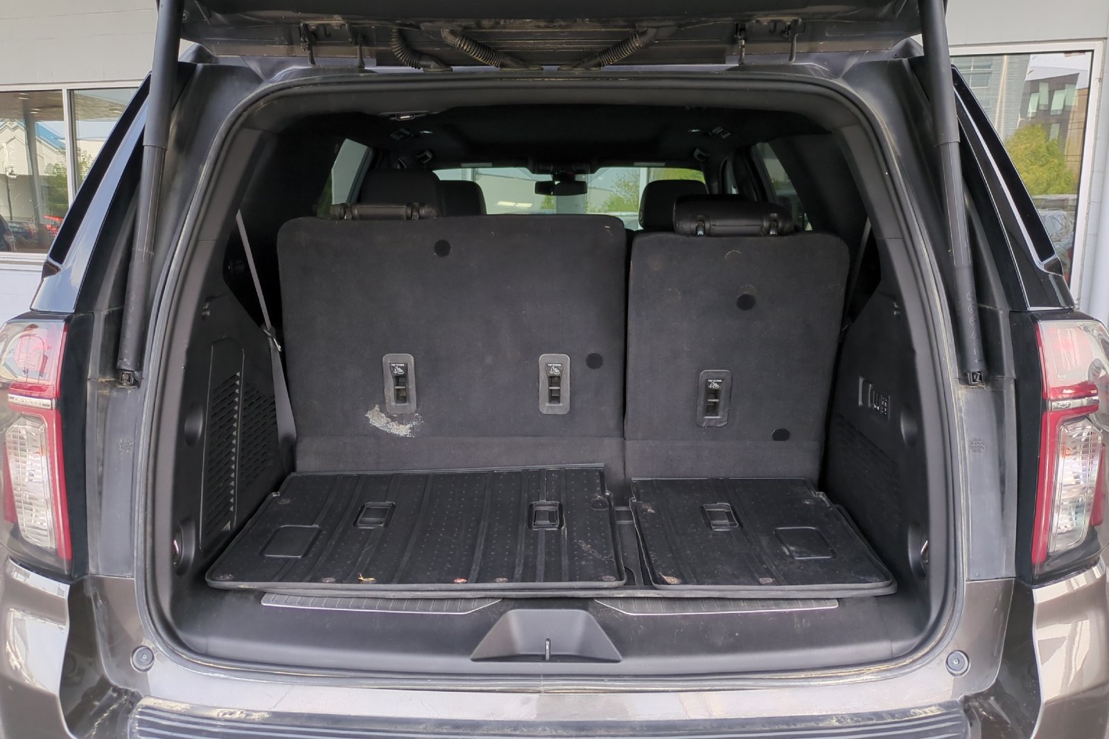 Used 2021 Chevrolet Tahoe Z71 w/ Z71 Signature Package AWD/4WD image 16