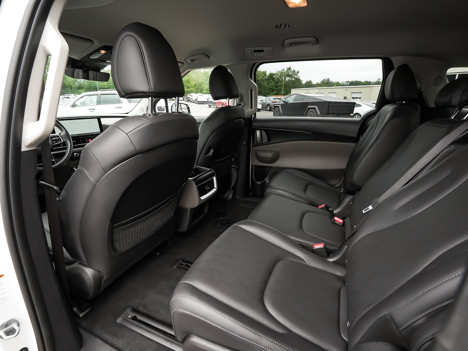 Used 2026 Kia Carnival LXS FWD image 39