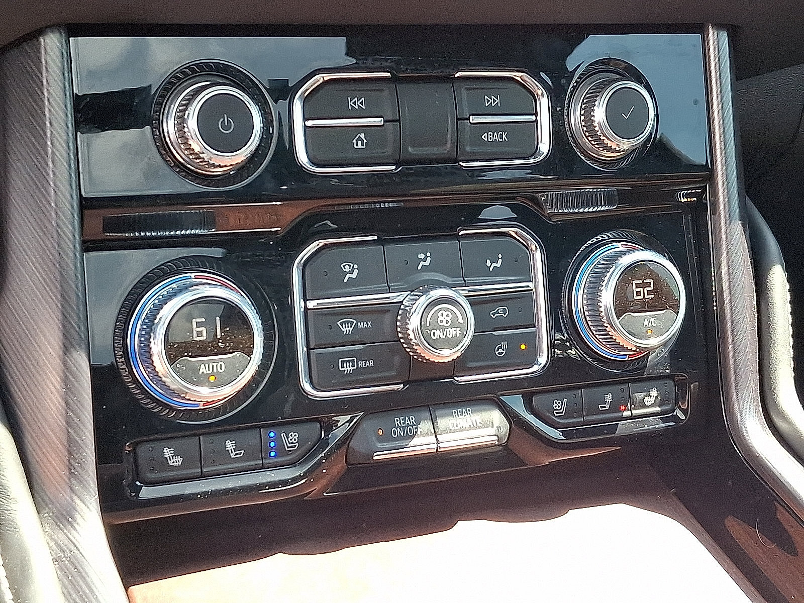 Used 2023 GMC Yukon Denali Ultimate AWD/4WD image 20