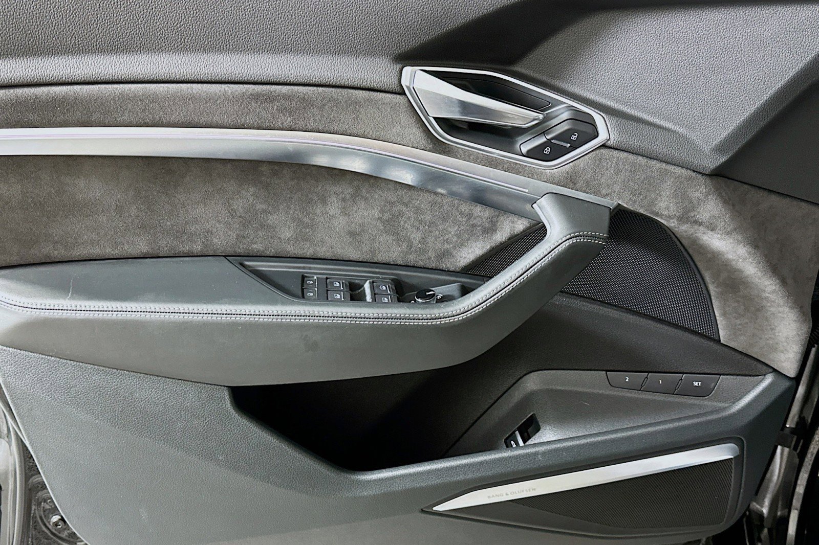 Used 2019 Audi e-tron Prestige w/ Prestige Package image 21