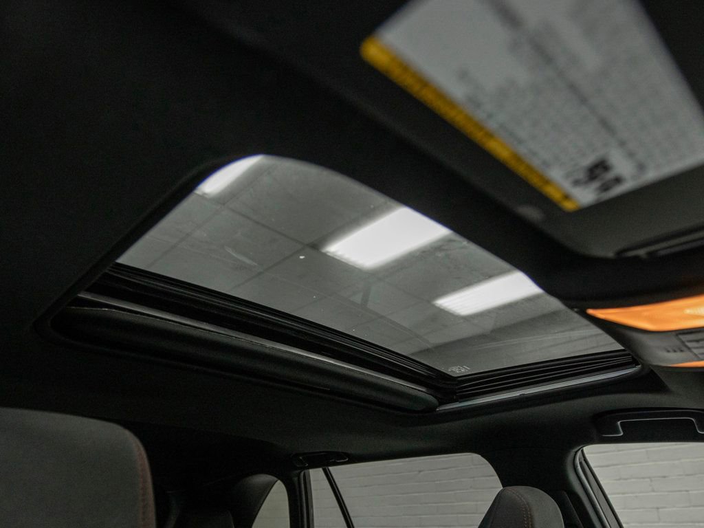 Used 2021 Toyota RAV4 SE image 25