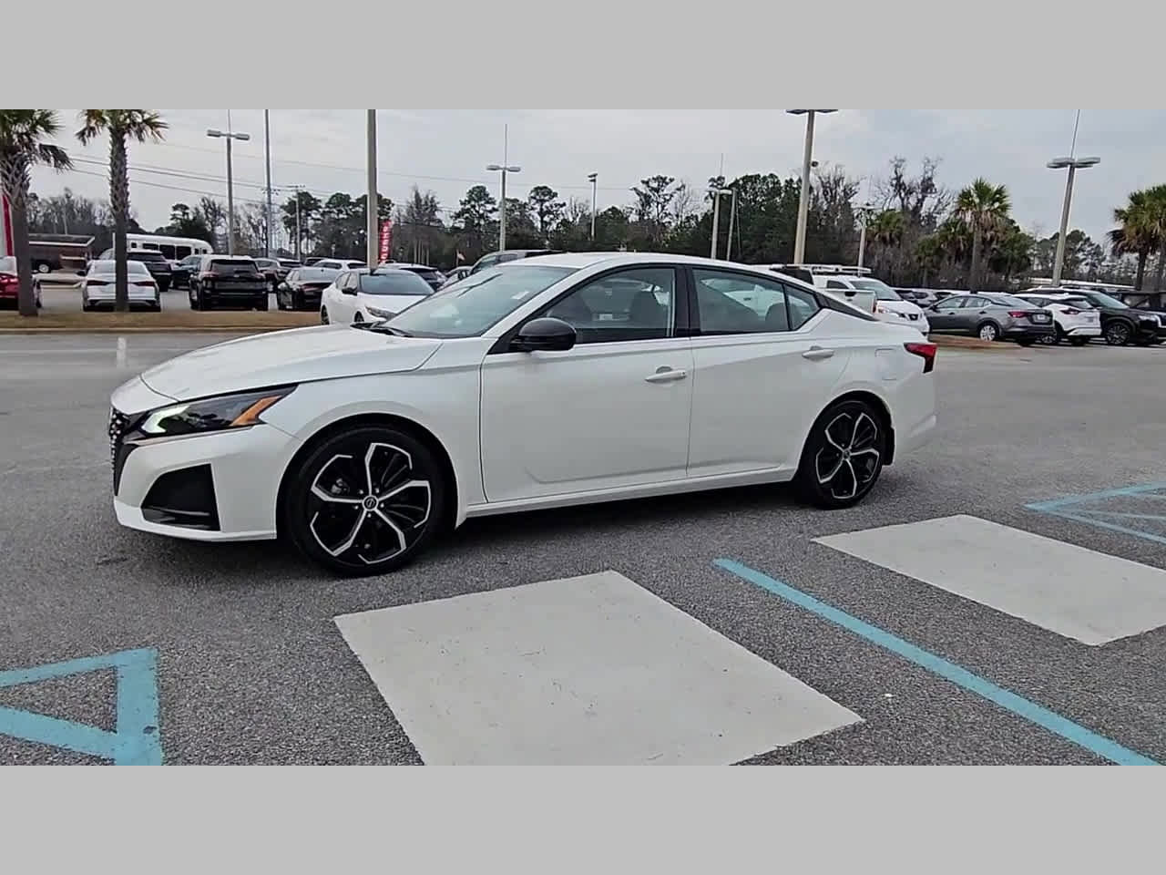 Used 2024 Nissan Altima 2.5 SR w/ SR Premium Package image 23