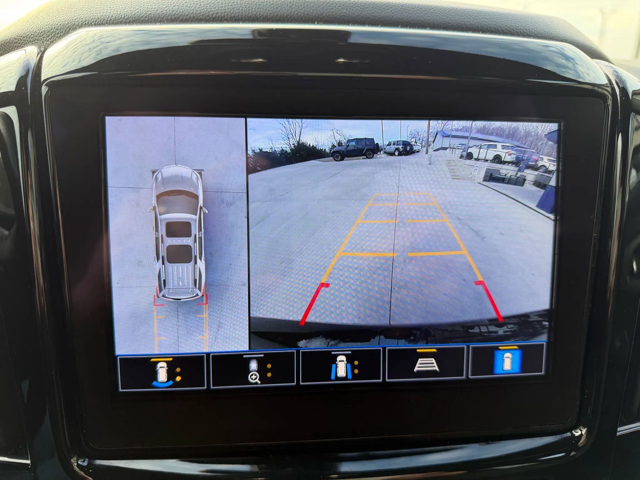 Used 2022 Chevrolet Traverse LT image 27