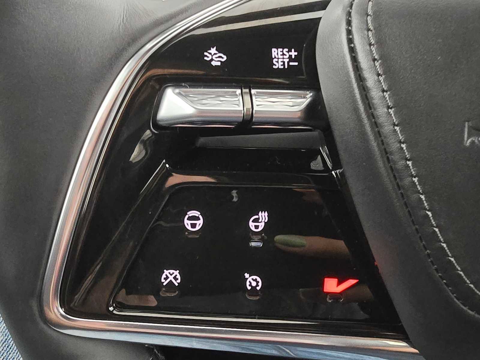 New 2026 Cadillac Lyriq V w/ LPO, Floor Liner Package AWD/4WD image 29