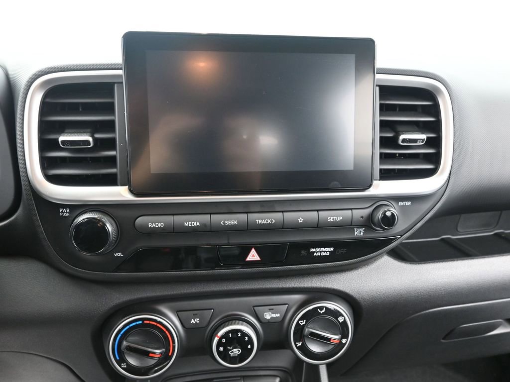 Certified 2025 Hyundai Venue SE image 19