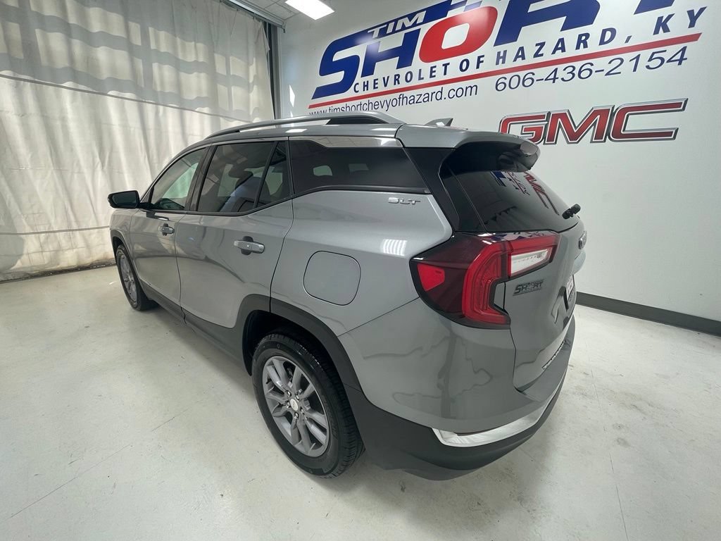 Used 2024 GMC Terrain SLT AWD/4WD image 9