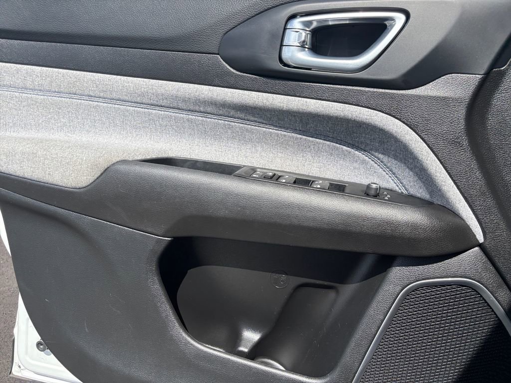 Certified 2023 Jeep Compass Sport image 11