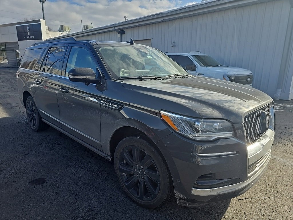 Used 2022 Lincoln Navigator L Black Label image 3
