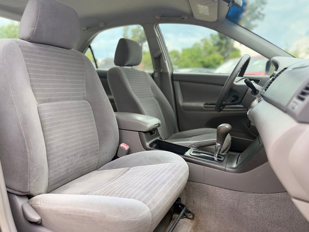 Used 2005 Toyota Camry LE FWD image 18