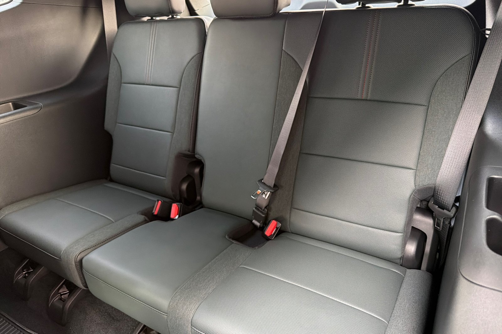 New 2026 GMC Acadia AT4 w/ LPO, Floor Liner Package AWD/4WD image 12
