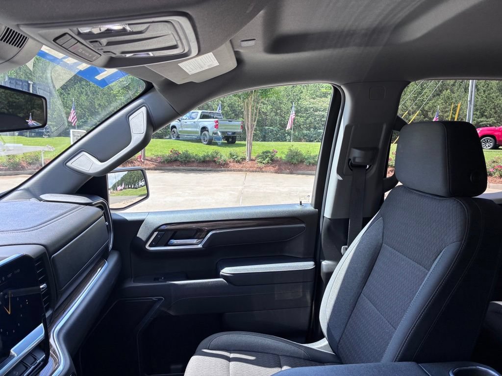 Used 2025 Chevrolet Silverado 1500 LT AWD/4WD image 24