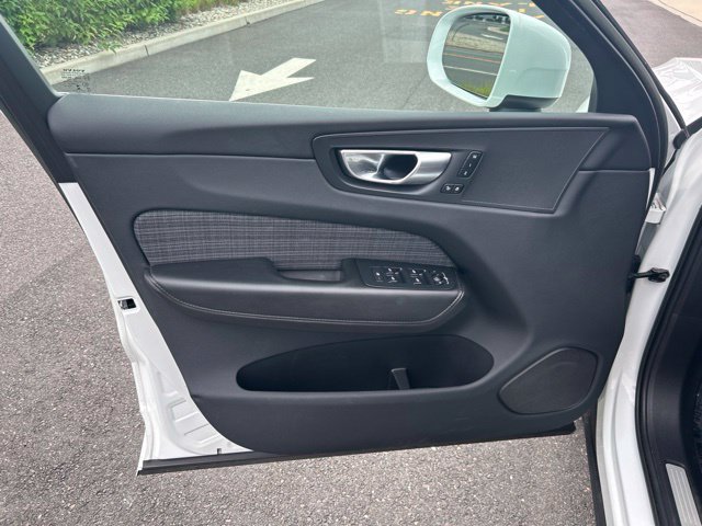 Certified 2023 Volvo XC60 B5 Core AWD/4WD image 18