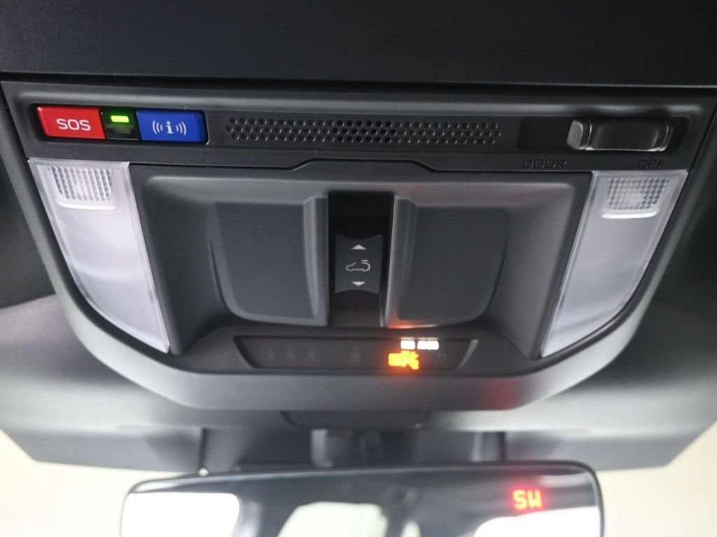 Used 2025 Subaru Forester Premium w/ Convenience Package #2 image 12