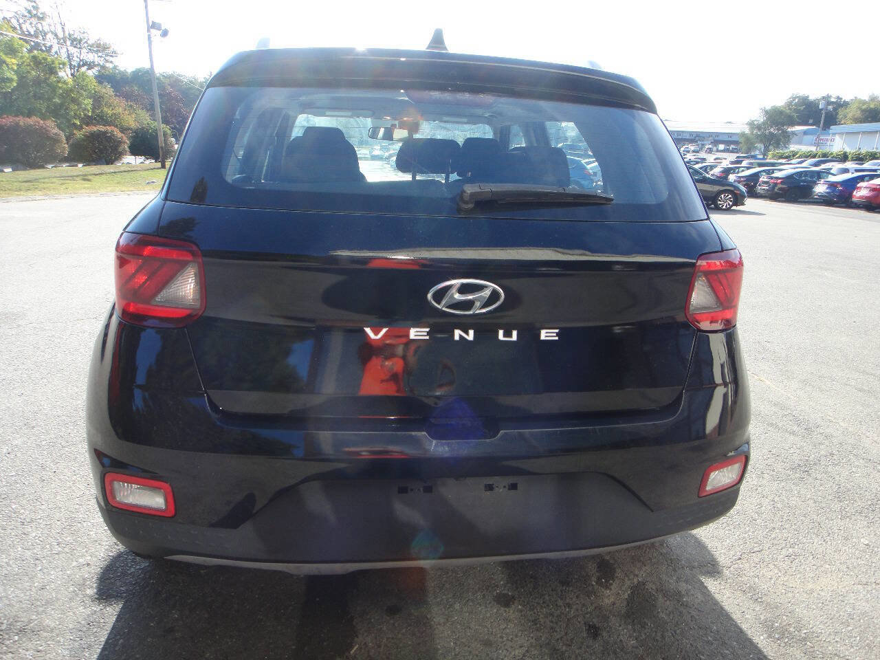 Used 2021 Hyundai Venue SEL w/ Premium Package image 5